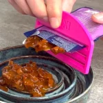 Šlapio kačių maisto pakelių spaustukas (gremžtukas)